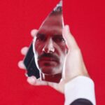José Fidalgo Instagram - SAUDADE, criação de João Pires 📅 10 a 19 de Janeiro no Estúdio TimeOut - Cais do Sodré 🎟️Bilhetes à venda: https://ticketline.sapo.pt/evento/saudade-77967#sinopse ℹ️ SINOPSE No Theater Basel acompanhamos uma família portuguesa de emigrantes numa ida ao teatro. Assistem a uma obra de um criador português em Basileia. O sentir falta de ouvir a voz e observar o movimento de um corpo português, floresce a necessidade de um diálogo mais vivo que quebra o ritual habitual de uma noite teatral. Saudade, através de uma linhagem com pontos de vista diferentes sobre o seu país, procura discutir sobre liberdade, comunicação, educação, emigração, e descriminação. FICHA TÉCNICA Texto e criação - JOÃO PIRES Com JOSÉ FIDALGO, MARTA GIL, CATARINA SIQUEIRA, AFONSO LAGINHA e SANDRA SOUSA Música Original e Interpretação SAMUEL DIAS Produção VERA GROMICHO Desenho de Luz RICARDO CAMPOS Operação de iluminação ANTÓNIO SERRÃO Figurinos DIANA MONTEIRO Cenografia PLAYCOMPANY Vídeo Promocional BRUNO BERNARDO Fotografias promocionais FILIPA DÂMASO Fotografias de ensaios MÁRIO PIRES Apoio ao vídeo LETÍCIA VEIGA Apoios GRUPO SPORTIVO ADICENSE, CASA CHEIA, YVES ROCHER, LG PROBEAM, VINHOS QSF, HOTEL ZENIT LISBOA, MCDONALD'S, DOMINO'S, DEZ PRA UMA, GREENBURGER, HONORATO SUSHI, EAT TASTY, JEWELLERY, TAPADAS SHOES, CITADIN SHOES, DIWIA, GREENPLOT, MOP, AROMA CAFÉ, PINKPLATE, TRASTE RESTAURANTE