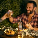 José Fidalgo Instagram - O Natal é uma partilha de momentos seja com a família ou amigos. Receber e oferecer é só um pretexto para celebrar o amor. Para mim, um bom whiskey é o culminar desses momentos. E @bushmills.portugal é o parceiro certo. Este ano, oferece um presente com 4 séculos de história. 😉@bushmills.portugal @copocone #Bushmills #BushmillsOriginal #BushmillsBlackBush #CopoCone