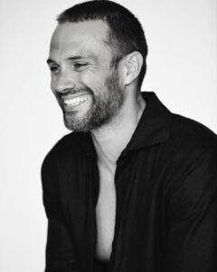 José Fidalgo Instagram - 📸 @miguelangelostudio #blackandwhite #raw