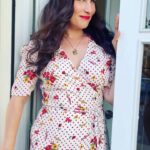 Joséphine Draï Instagram - Aller-retour express à Tel Aviv pour l’avant première d’un film qui me tient vraiment à cœur (extrait de la bande annonce en fin de post). L’histoire d’une française qui débarque en Israël et qui devient folle. A l’image de mon expérience sur place (mais trop d’amour). Merci à tous (@georges.benayoun le 1er) sans qui je n’aurais jamais eu la chance de participer à cette folle aventure. « Paris boutique » sort le 23 juin en Israël. Y’all ah 💃🏼♥️🎬 (p.s: robe @rouje )