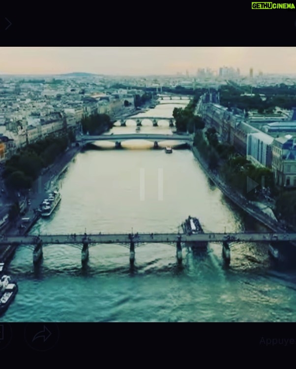 Joséphine Draï Instagram - Aller-retour express à Tel Aviv pour l’avant première d’un film qui me tient vraiment à cœur (extrait de la bande annonce en fin de post). L’histoire d’une française qui débarque en Israël et qui devient folle. A l’image de mon expérience sur place (mais trop d’amour). Merci à tous (@georges.benayoun le 1er) sans qui je n’aurais jamais eu la chance de participer à cette folle aventure. « Paris boutique » sort le 23 juin en Israël. Y’all ah 💃🏼♥️🎬 (p.s: robe @rouje )