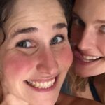 Joséphine Draï Instagram - Lundi 23 août à 21h05 sur TF1! « Belle belle belle », l’adaptation du film « I feel pretty » avec @amyschumer. Je suis fière de cette aventure auprès de comédiens si talentueux, fière de cette fable au joli message, fière d’avoir incarné cette fille pleine de complexes, avec un cruel manque de confiance en soi, qui se réalise enfin quand elle pose un regard plus « doux » sur elle. C’est exactement qui je suis depuis tant d’années... (peut être vous aussi?) Ayons enfin confiance en nous... 🙏🏻 Merci pour tout @anne_depetrini je te suivrai jusqu’à la lune et au delà. Hâte d’avoir vos retours ❤️