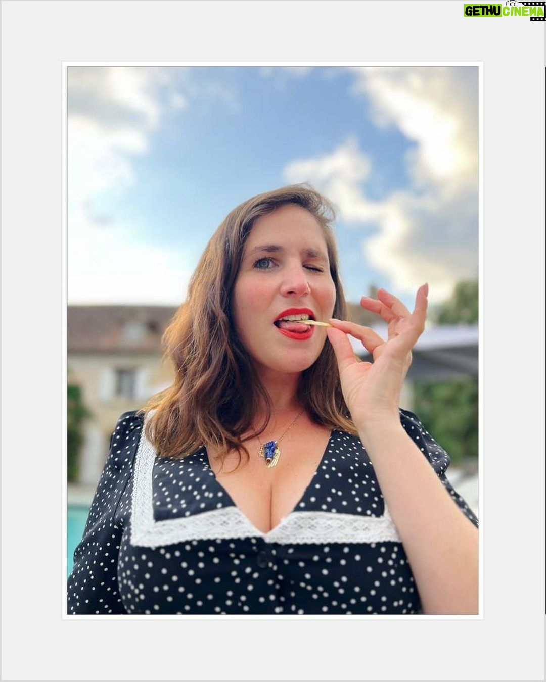 Joséphine Draï Instagram - 90 C.hips.🍟 (en vrai je fais du D mais j’avais pas la vanne sinon) @bensezmille 📷