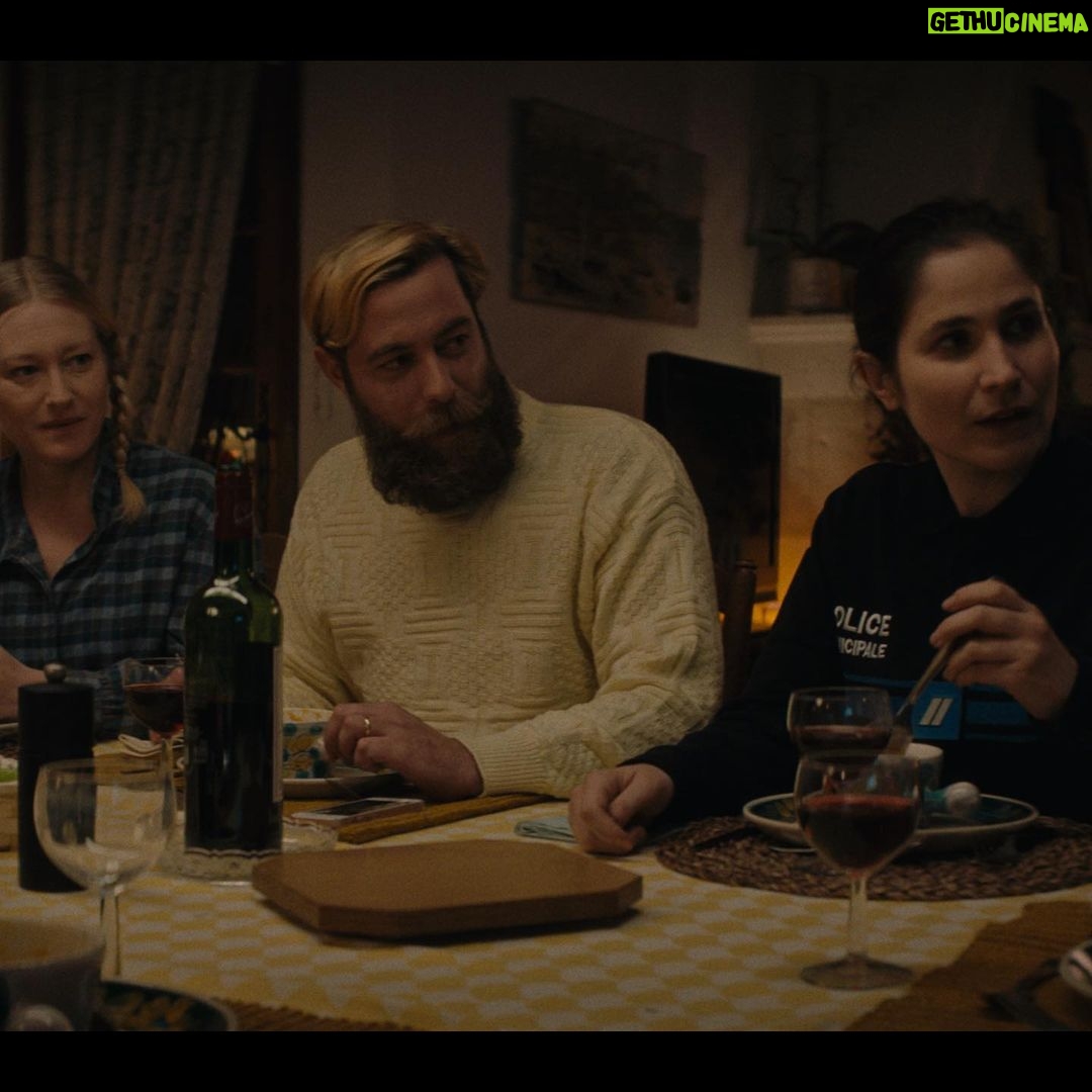 Joséphine Draï Instagram - J’ai appris à faire 3 différentes clés de bras pour cette série. Faut pas l’emmerder la dame…#Darknetsurmer c’est le 7 octobre sur @primevideofr et si tu regardes pas, je saurai te le faire regretter.