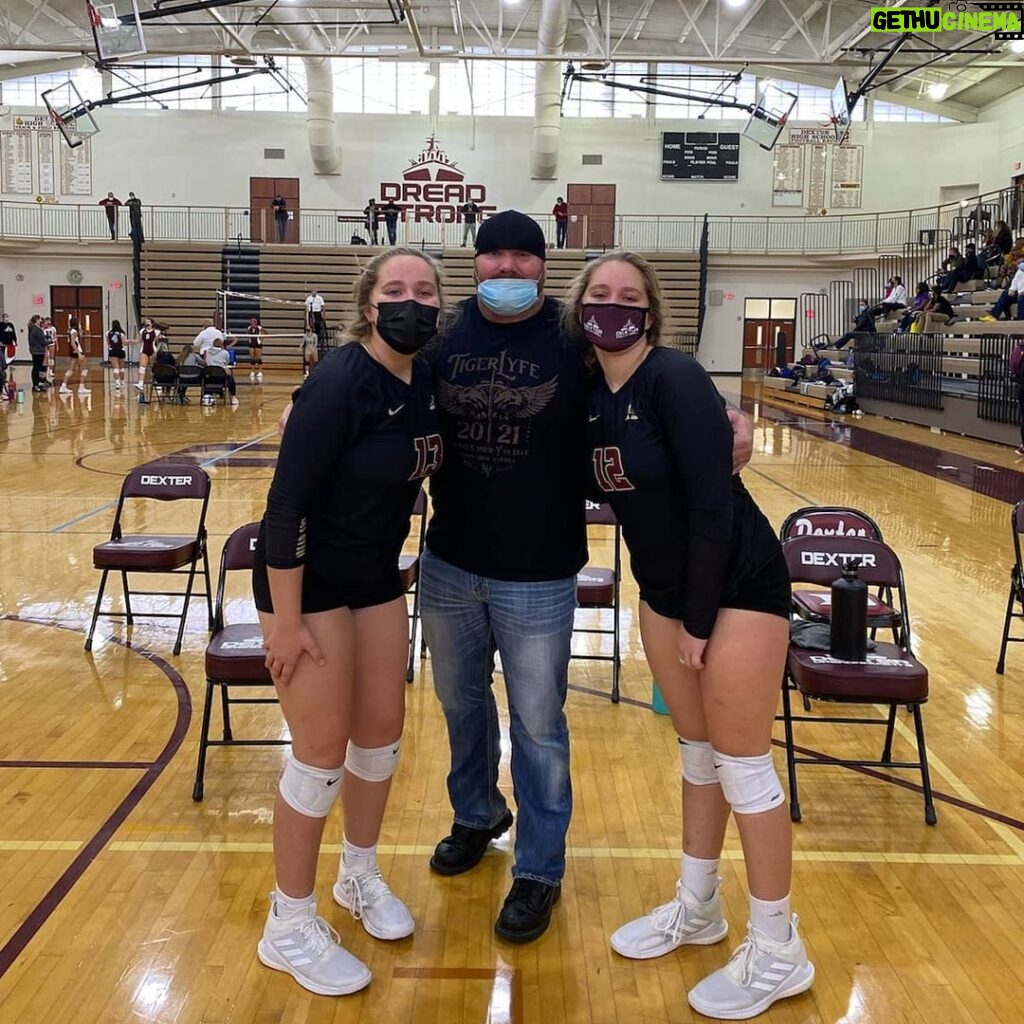 Josh Burns Instagram - Rep'n my @tigerlyfeenergy shirt while watching my twins @lanaburnss & @imlilyburns kill it today in volleyball 🏐. They went undefeated in their quad match 6-0 never dropping a set. 💪🏼💪🏼💪🏼💯 #prouddad #volleyball #dexterdreadnaughts Dexter High School