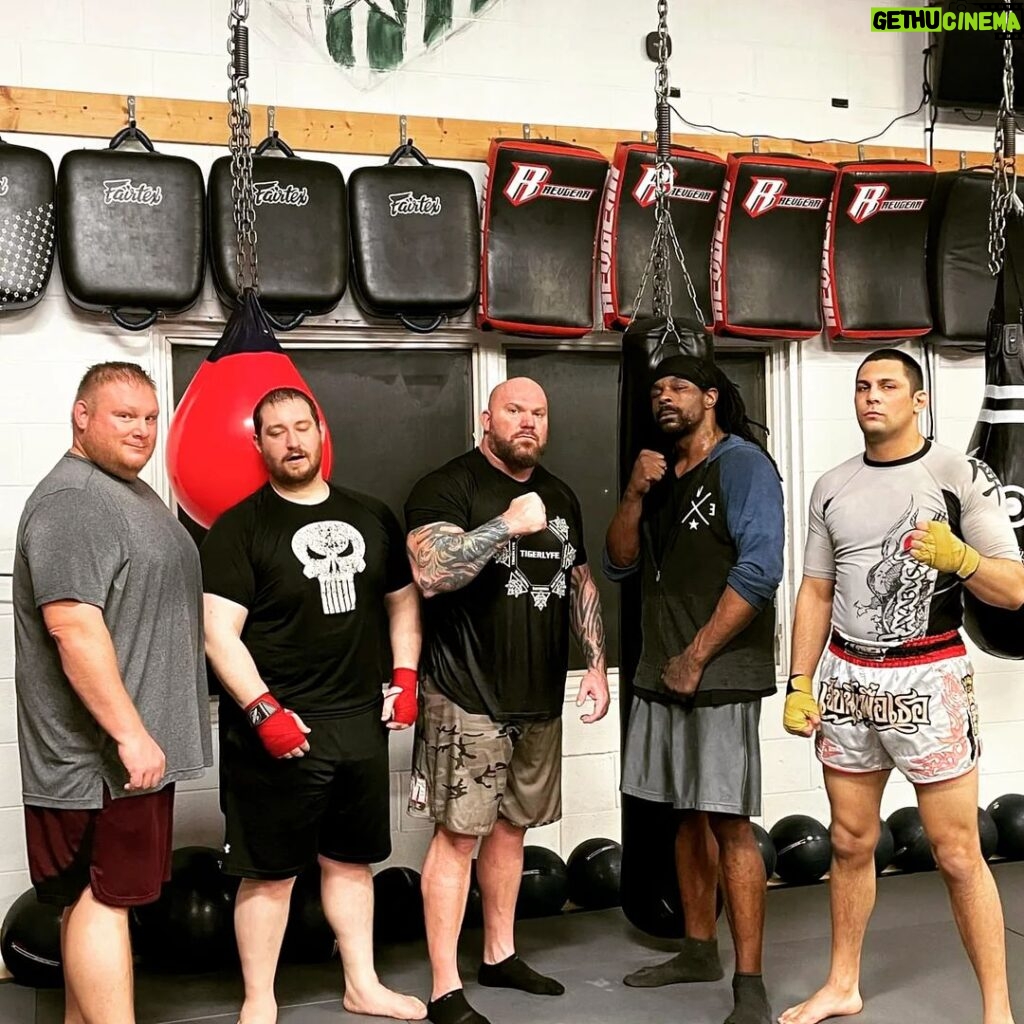 Josh Burns Instagram - Big shout out to my crew for the great push last night!! Couldn't do this without you guys! 🙏🏻🙏🏻💯 #knockoutking #therealchamp #imcoming #policegazettediamondchampionship #chincheckingtime Detroit, Michigan