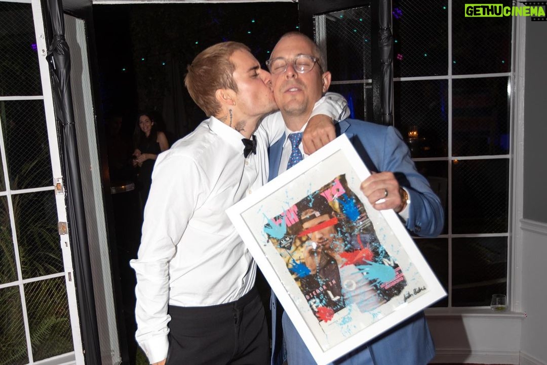 Josh Gudwin - 4.7K Likes - What an incredible night!!
@justinbieber Freedom Art Experience - all proceeds going to @baby2baby
📸 @rorykramer