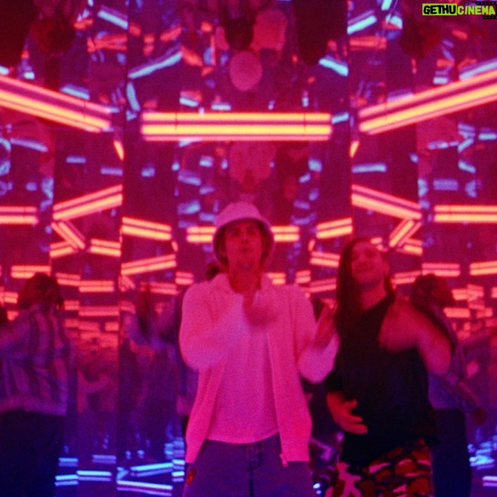 Josh Gudwin - 4.2K Likes - Don’t Go @skrillex @justinbieber @dontoliver 🔥🔥🔥🔥🔥