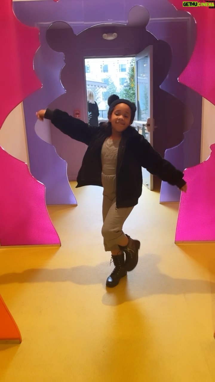 Journey Christine - 503 Likes - 🧡💖💜