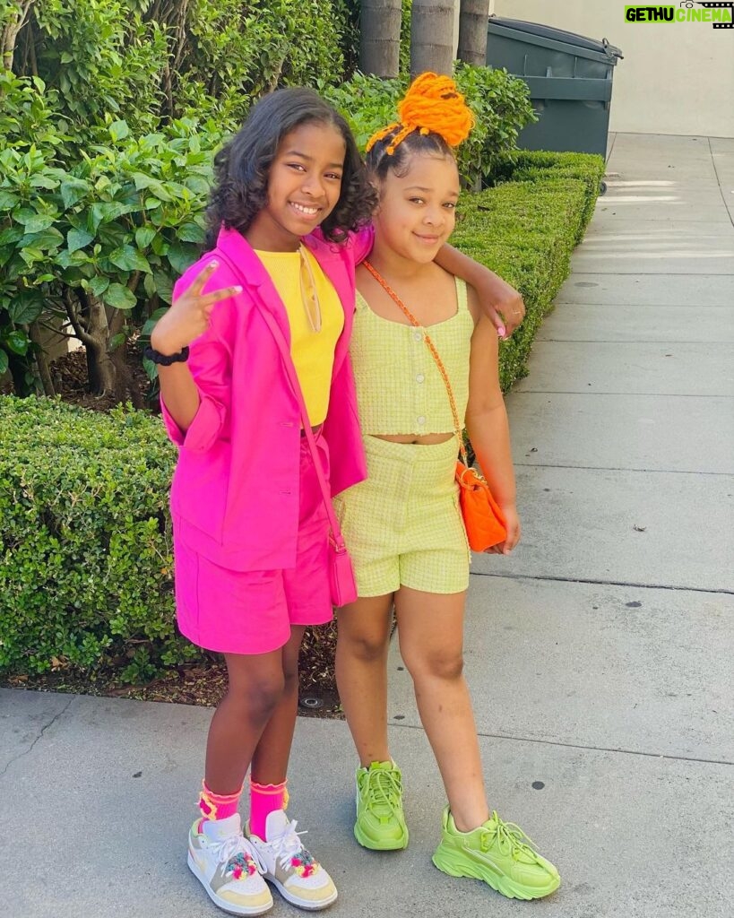 Journey Christine Instagram - #memorymonday Take me back to the #Nickelodeon #KidsChoiceAwards I had so much fun with my bestie 🧡💚 Nickelodeon Kid's Choice Awards
