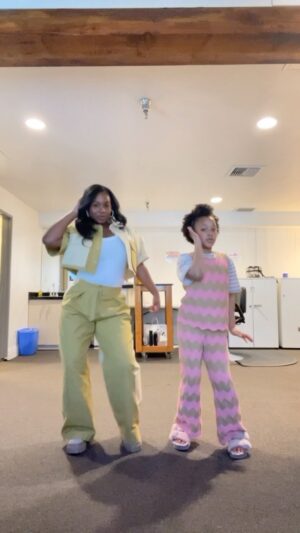 Journey Christine Instagram - Fun at work with my sis Daria 💕
#TheUpshaws