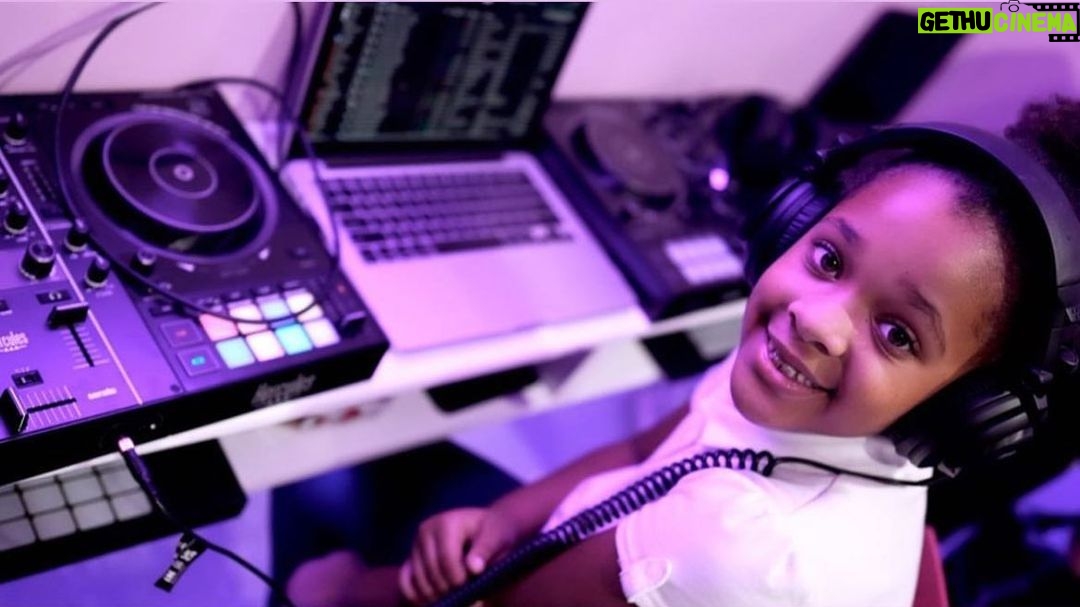 Journey Christine Instagram - DJ Journey Christine 🎧✨ #girlsmakebeats