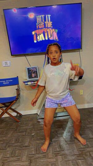 Journey Christine Instagram - Y’all know I don’t turn down a good dance challenge 💃🏽
#hititforthetiktok #badkids #funnymike #dancechallenge #theupshaws
