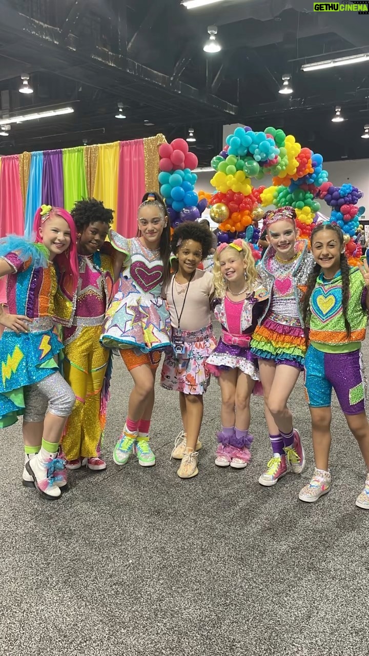 Journey Christine Instagram - I had a blast at #Kidzcon VIP Night. There are some tickets let. Hope to see you there tomorrow. Kidz Con