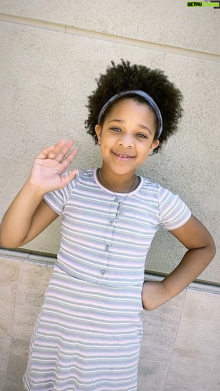 Journey Christine - 496 Likes - Hey besties!
Meet me at @kidzcon this weekend! 💖