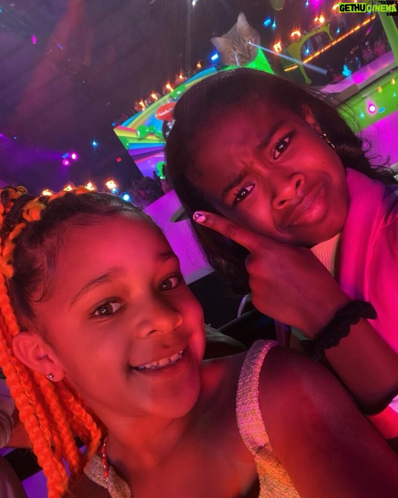 Journey Christine Instagram - #memorymonday Take me back to the #Nickelodeon #KidsChoiceAwards I had so much fun with my bestie 🧡💚 Nickelodeon Kid's Choice Awards