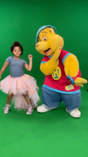 Journey Christine Instagram - Another dance with @journeychristine 🙌

DC: ???

#hiphopharry #dance #challenge #reels