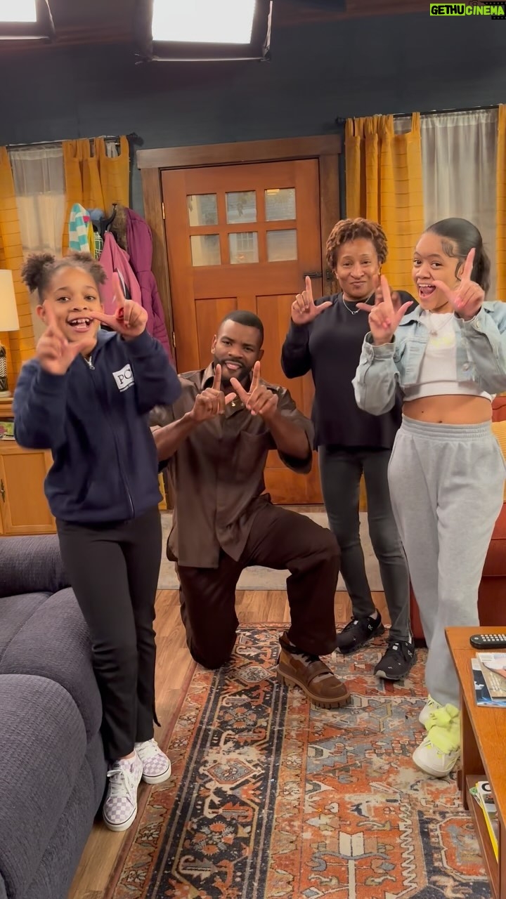 Journey Christine - 2K Likes - With my fam, back on set and we vibin’