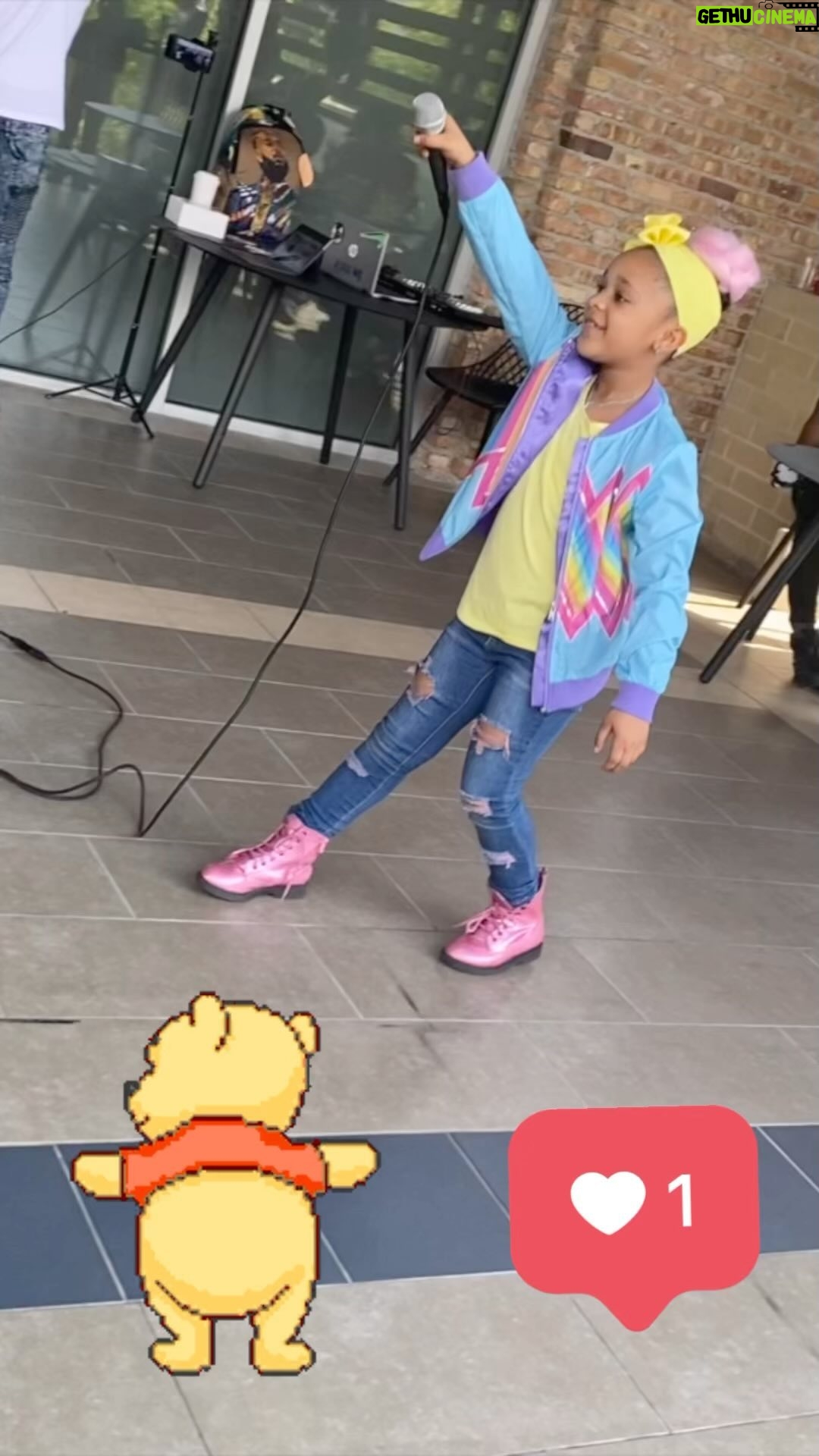 Journey Christine - 1.1K Likes - @journeychristine
She is so amazing and very talented as you can see her singing here and she is also on a Netflix Show.
#alleyesonthem #kidpreneurship #kids #kidpreneurs #thepowerofyourvoice #therealjesusortiz #thegeeboys