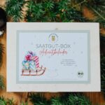 Judith Rakers Instagram - (Aktualisierung: Leider ist der Kalender schon wieder ausverkauft. Ich lasse nochmal eine kleine Menge nachproduzieren…). 🥕Back in stock: unser Bio-Saatgut-Adventskalender ist wieder auf Lager :-) Allerdings in kleiner Auflage. Ihr könnt bestellen in unserem Farmshop unter www.Homefarming.de. Montag entscheiden wir, ob wir nochmal eine größere Menge produzieren lassen. Ich hätte nicht gedacht, wieviel Freude ihr daran habt - wir packen hier auf der kleinen Farm, was das Zeug hält. Selbst Luise muss helfen. #homefarming #bio #samenfestesSaatgut #nachhaltigeprodukte #Geschenkidee #adventskalender #restock