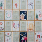 Judith Rakers Instagram - Heute stelle ich euch unseren Bio-Saatgut-Adventskalender in der Holzbox (links im Bild) vor. In der wiederverwendbaren Holzbox findet ihr 24 Saatguttüten, Sisalband und kleine Holzklammern. Damit könnt ihr die mit Weihnachtsmotiven verzierten Saatguttüten aufhängen - an der Wand, am Treppenlauf, an der Tür, über dem Kamin oder wo auch immer ihr Platz dafür habt. Ich habe wieder 24 leckere Bio-Saatgutsorten für euch ausgesucht - andere als im letzten Jahr, damit das Homefarming spannend bleibt für euch. Es sind Gemüsesorten drin, aber auch Kräuter und essbare Blüten. So kommt unglaublich leckere und bunte Vielfalt in euer Zuhause. Das Saatgut ist Bio-zertifiziert und samenfest - das heißt, ihr könnt aus den Pflanzen immer wieder neues Saatgut gewinnen. Abgefüllt wird das Bio-Saatgut für unseren Holzbox-Adventskalender von einem Familienunternehmen in Süddeutschland. 💚Und ganz neu: ihr findet auf JEDER Saatguttüte nicht nur die wichtigsten Infos zu Aussaat-Zeitpunkt, Saattiefe und Ernte, sondern auch einen QR-Code, der euch zu unserem ausführlichen Steckbrief im Homefarming-Magazin führt. Wir liefern euch also noch viele Infos mit, damit der Anbau funktioniert und die Ernte auf jeden Fall reich und lecker wird. 🎄24 Tüten Gemüseglück als Adventskalender- zum Verschenken und Selber-Freuen. Und dann ein ganzes Jahr säen, ernten und genießen. Ihr findet den Kalender unter dem Link in der Bio 🎁 Oder unter www.Homefarming.de/Shop. #geschenkidee #adventskalender #bio-Saatgut #nachhaltigschenken #homefarming #machsdirleckerzuhause