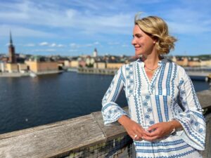 Judith Rakers Instagram - Heute verreisen wir gemeinsam nach Schweden, wenn ihr mögt: es geht nach Stockholm und in die Schären, wo Natur und Wasser umwerfend schön sind. Und diese zauberhaft freundlichen Menschen überall…. Ich habe die ganze Zeit gedacht: hier würde ich auch gern leben. Um 20.15 Uhr gehts los - im NDR-Fernsehen. Bis gleich!! #wunderschön #stockholm #schären #schweden #reisereportage #neuefolge