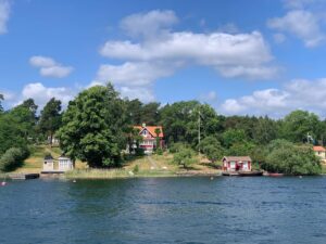 Judith Rakers Instagram - Heute verreisen wir gemeinsam nach Schweden, wenn ihr mögt: es geht nach Stockholm und in die Schären, wo Natur und Wasser umwerfend schön sind. Und diese zauberhaft freundlichen Menschen überall…. Ich habe die ganze Zeit gedacht: hier würde ich auch gern leben. Um 20.15 Uhr gehts los - im NDR-Fernsehen. Bis gleich!! #wunderschön #stockholm #schären #schweden #reisereportage #neuefolge