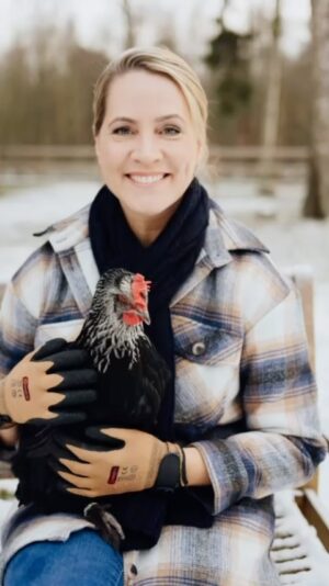 Judith Rakers Instagram - In einem Interview wurde ich gefragt, ob es jetzt nicht langweilig ist - im Winter, draußen auf der kleinen Farm. Nö! #meinekleinefarm