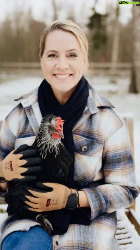 Judith Rakers Instagram - In einem Interview wurde ich gefragt, ob es jetzt nicht langweilig ist - im Winter, draußen auf der kleinen Farm. Nö! #meinekleinefarm