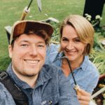 Judith Rakers Instagram - Heute Shooting mit dem wunderbaren @patricklipke für unsere Homefarming-Werkzeug-Kollektion. Er hat‘s überlebt 😂. Möchte sich zur Sicherheit vielleicht noch ein anderer Fotograf bewerben? 😂 #homefarming #bestesTeam #Fotoshooting #RoteBetealsModel @jukersmediaandmore