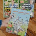 Judith Rakers Instagram - Montag erscheint mein neues Buch 💚… Und ich bin so gespannt, wie ihr es findet. Zum ersten Mal habe ich für kleine Leserinnen und Leser geschrieben - über meine kleine Farm, die Tiere dort und über den Gemüseanbau. Es ist die Geschichte von meinem Kater Jack - wie er zu mir auf die Farm kam und hier alles entdeckte. Genauso wie ich, die ja auch erstmal viel lernen musste über den Gemüseanbau, die Hühner und den Garten. Ich wollte ein liebevolles Buch schreiben - voller Respekt für die Tiere und die Natur. Eine unterhaltsame Geschichte, bei der Kinder ganz viel lernen und entdecken können. @julia.weinmann hat meine Geschichte so wunderschön illustriert, dass ich gar nicht glauben kann, was für ein schönes Buch hier entstanden ist. Wir haben das gesamte vergangene Jahr daran gearbeitet und jetzt ist es da 😍. Meine Güte, was für ein Gefühl. Ich weiß noch, wie ich das erste Wort in den Computer tippte… Und nun bin ich so gespannt, wie ihr Jacks Geschichte findet - ihr kennt ja alle Tiere schon von Instagram: Jack und Lotti, Pferd Sazou, Fohlen Charlie, Maulwurf Günter und die Chicken-Gang. Das Buch gibt es überall, wo es Bücher gibt (und in meinem Farmshop sogar mit Signatur). #Kinderbuch #Homefarming #judithskleineFarm #KaterJacksuchteinenFreund #JacktheSwiffer #Sachbilderbuch #Natur #Garten