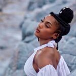 Julia Samantha Edima Instagram - Laissez-vous guider par vos plus belles sensations ce week-end peu importe votre destination 🤍 que la nature vous soit généreuse et pure 🐚🇨🇲 📸 : @_caption12_ Dress : Modeste Alou Direction Artistique : @linprincet #lesplusbellesdestinations #GorgesDeKola #camerounmonbeaupays Gorges De Kola