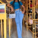 Julia Samantha Edima Instagram - C’est le week-end ! optez pour votre jean 👖 en mode relax en restant chic à la fois avec le petit accessoire qu’il vous faut dans la boutique @kocohlux . Sac à main ou montre de marques , Vos articles sont d'origine avec numéro de série d'authentification vérifiable Via le code-barre ! 👌🏾 De quoi vous garantir la qualité 😉 Passez un merveilleux week-end 🥰 : : ☎️: 657370880/651456566 📍Bali pharmacie de la Côte face media plus Siteweb: www.kocohlux.com #lookduweekend #weekend #weekendvibes #outfit #myjeans #fashionhandbags #kocohlux