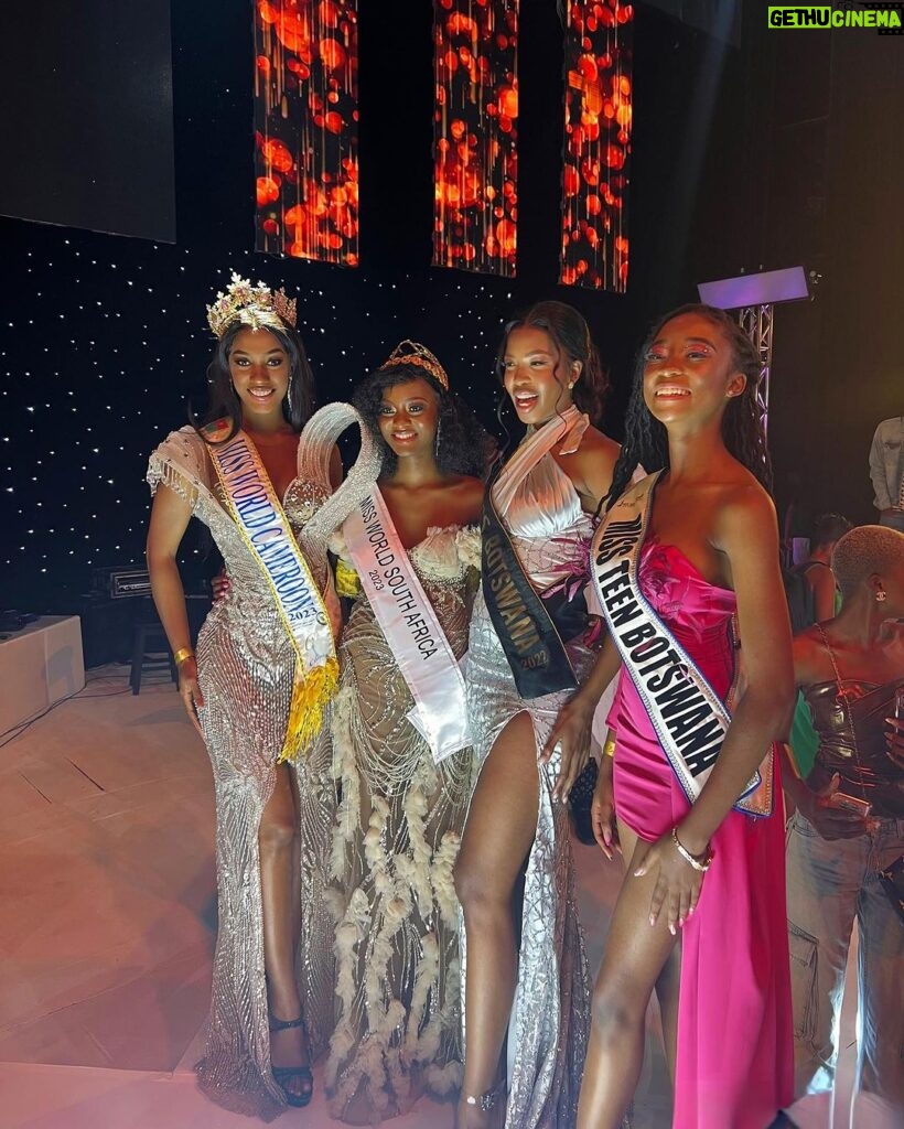 Julia Samantha Edima Instagram - Such a amazing night ✨ yesterday the South African's beauty was awarded to be heard on the roof of the world 🌍🤍 It's under the light, glamour, ecstasy and elegance that the incredible @claudemashego was crowned yesterday to fulfill this noble task, one more queen who will write the history of the 71st edition of @missworld , I’m looking forward to be in India !!! 🇮🇳 Welcome to my New lovely miss World’s sister ❤️ I had the privilege of experiencing this moment, thank you so much to the @missworldsouthafrica’s committee for that ✨ Thank to the lovely people of South Africa 🇿🇦❤️🇿🇦 👗 : @inesta_mode #missworld #missworldsa2023 #missworldsouthafrica2023 #missworldcameroon