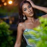 Julia Samantha Edima Instagram - Bonjour le Monde 🌍 ❤️ Comme certains de vous le savent déjà, la 71 ème édition du Concours @missworld est renvoyée de février à mars 2024 . Une nouvelle qui nous a tous embarrassé , surtout vous qui vous vous étiez déjà tellement mobilisés pour m’aider à hisser nos magnifiques couleurs 🇨🇲🇨🇲 Je ne saurai vous expliquer les raisons exactes du renvoi de la compétition, mais à toute organisation, des problèmes et des imprévus, nous ne pouvons que nous adapter et , en priant que je sois toujours dans les dispositions physiques pour concourir , je vous demanderai de continuer à m’accompagner et à croire en moi, d’ailleurs , les votes sur MOBSTAR continuent , ne lâchons rien 😉 L’occasion est aussi pour nous de tout pofiner , mon équipe et moi , de nous nourrir davantage de créativité pour marquer un passage qui vous honorera . ❤️🇨🇲 En attendant , ne manquez pas mon direct instagram de demain à partir de 15h avec l’un des plus grands blogueurs de compétitions de beauté internationales @iamalvinsebetero . Ce serait très encourageant pour moi de vous voir nombreux connectés. Notons qu’il s’agira de mon tout premier live en anglais 🙃 voir vos cœurs et vos commentaires en direct me donnera plus de force. Merci , à demain et très bonne journée à tous ❤️ #missworldcameroon #yourmentalyourbeauty #missworld71