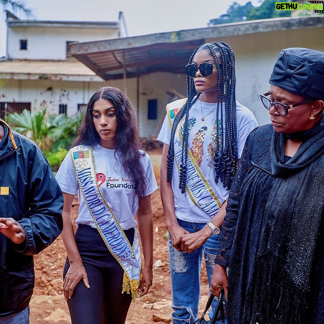 Julia Samantha Edima Instagram - We probably won't be able to ease the pain of these families,we can just cry with them and let God us console. It is with great sadness and a surge of solidarity that we again visited the scene of MBANKOLO yesterday. The @miss_cameroun_officiel committee , @2iem_dauphine_miss_cmr2023 , @princesseissie miss Universe Cameroon 2023 and @juliasamanthafoundation , we all wanted to accompany grieving families in prayer , accompanied by donations of clothing, products food, medicines, drinks, prize pools etc., offered by souls of good will that you are. thank you for this mark of generosity and compassion .Thank you to my amazing @missworld ´ s sisters for supporting my country in this ordeal. Far to be a simple competition, this adventure is also a symbol of humanity and this is its greater magic. My brothers and sisters received your messages from support and send you their sincere thanks ❤️🙏🏽 #prayersformbankolo Mbankolo,Yaoundé,Cameroun
