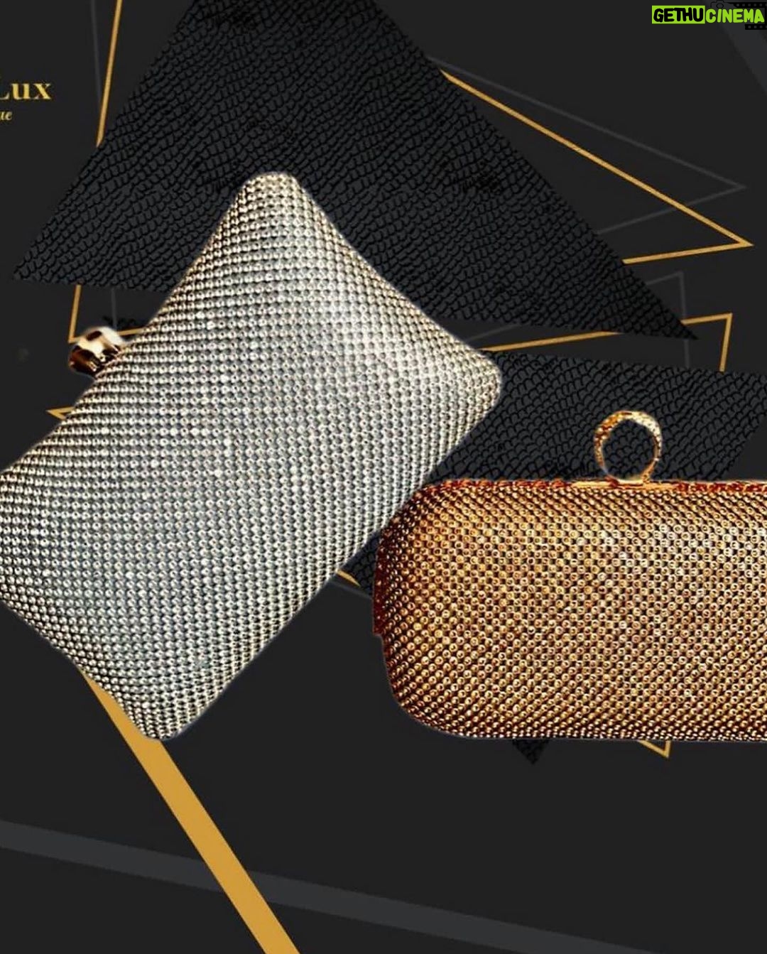 Julia Samantha Edima Instagram - Aussi fidèle qu’un sac à main @kocohlux l’est au charme d’une femme , sois ainsi fidèle à ta valeur … tu es un précieux diamant 💎 : : Vos articles d'origine avec numéro de série d'authentification. vérifiable Via le code-barre uniquement chez kocohlux. Boutique située à Bali pharmacie de la Côte face media plus ( Douala) ☎️657370880/651456566 Siteweb:www.kocohlux.com 📸 : @leo.vouk_shotthis 💄 : Sandyy Glam's Wig : @nourishka_officiel #kocohlux #pochette #slay #femmefatale #femmestyle