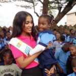 Julia Samantha Edima Instagram - Bras séculier de l'Etat dans la prise en charge holistique du handicap au Cameroun et en Afrique Centrale. Le Centre National de Réhabilitation des Personnes Handicapées Cardinal Paul Emile Léger situé à Etoug-Ebé, un quartier du sixième arrondissement de la ville de Yaoundé, a une offre de service plurielle, qui compte parmi : La prise en charge psychosociale, l'offre médico-technique, l'offre éducative et la reconversion socioprofessionnelle…. Avec @juliasamanthafoundation je me suis rendue sur les lieux aujourd’hui pour être édifiée sur le système de fonctionnement du centre et envisager une collaboration pour la sensibilisation des perceptions sociales sur les personnes en situation de handicap au Cameroun . Nous avons été émus face à la bravoure et au courage de ces hommes femmes et enfants qui se battent tous les jours pour vaincre leur handicap , notre combat sera de vaincre, à notre tour, l'handicap mental dans lequel nous sommes constamment plongés lorsqu'il est question de comprendre leur situation et d'avoir la main sur le cœur #Beautywithapurpose #Yourmentalyourbeauty #missworld #missworldcameroon