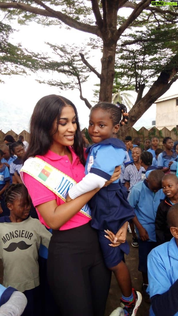 Julia Samantha Edima Instagram - Bras séculier de l'Etat dans la prise en charge holistique du handicap au Cameroun et en Afrique Centrale. Le Centre National de Réhabilitation des Personnes Handicapées Cardinal Paul Emile Léger situé à Etoug-Ebé, un quartier du sixième arrondissement de la ville de Yaoundé, a une offre de service plurielle, qui compte parmi : La prise en charge psychosociale, l'offre médico-technique, l'offre éducative et la reconversion socioprofessionnelle…. Avec @juliasamanthafoundation je me suis rendue sur les lieux aujourd’hui pour être édifiée sur le système de fonctionnement du centre et envisager une collaboration pour la sensibilisation des perceptions sociales sur les personnes en situation de handicap au Cameroun . Nous avons été émus face à la bravoure et au courage de ces hommes femmes et enfants qui se battent tous les jours pour vaincre leur handicap , notre combat sera de vaincre, à notre tour, l'handicap mental dans lequel nous sommes constamment plongés lorsqu'il est question de comprendre leur situation et d'avoir la main sur le cœur #Beautywithapurpose #Yourmentalyourbeauty #missworld #missworldcameroon