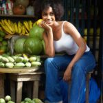 Julia Samantha Edima Instagram - Ne semez que de belles énergies cette semaine 🍉🍒🥝 @meposkalper8 📸 #newweekvibes #goodenergy