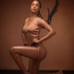 Julia Samantha Edima Instagram - Your Mental Your beauty If you can't fly then run, if you can't run then walk, if you can't walk then crawl, but whatever you do, you have to keep moving forward. Martin Luther King, Ir. 📸 : @gerysann_photography #strength #missworldcameroon #yourmentalyourbeauty