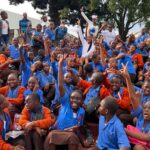 Julia Samantha Edima Instagram - Hâte de commencer une nouvelle aventure humanitaire autour de mon BWAP . Je suis contente de l’orientation de ce prochain chapitre qui s’annonce riche en émotions . Sinon j’aime beaucoup l’attitude du petit garçon tout juste devant avec le sac noir en main , rien ne peut le perturber 😂❤️ #beautywithapurpose #yourmentalyourbeauty