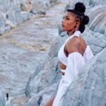 Julia Samantha Edima Instagram - Laissez-vous guider par vos plus belles sensations ce week-end peu importe votre destination 🤍 que la nature vous soit généreuse et pure 🐚🇨🇲 📸 : @_caption12_ Dress : Modeste Alou Direction Artistique : @linprincet #lesplusbellesdestinations #GorgesDeKola #camerounmonbeaupays Gorges De Kola