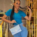 Julia Samantha Edima Instagram - C’est le week-end ! optez pour votre jean 👖 en mode relax en restant chic à la fois avec le petit accessoire qu’il vous faut dans la boutique @kocohlux . Sac à main ou montre de marques , Vos articles sont d'origine avec numéro de série d'authentification vérifiable Via le code-barre ! 👌🏾 De quoi vous garantir la qualité 😉 Passez un merveilleux week-end 🥰 : : ☎️: 657370880/651456566 📍Bali pharmacie de la Côte face media plus Siteweb: www.kocohlux.com #lookduweekend #weekend #weekendvibes #outfit #myjeans #fashionhandbags #kocohlux
