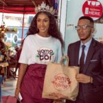 Julia Samantha Edima Instagram - On se capte à @tchopetyamo Douala à 15h pour « VOTE ET YAMO » je serai encore de service 🤌🏾, gardez mes pourboires et une belle dose d’énergie pour passer un bon moment ensemble. 🥰 L’événement fut un succès à Yaoundé , merci infiniment du soutient , j’espère vous voir nombreux ce soir à Douala ! N’oubliez pas que votre pass pour bénéficier des réductions dans le menu , c’est la présentation de l’application Mobstar dans votre téléphone 😉 Tchop Et Yamo