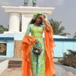 Julia Samantha Edima Instagram - La noblesse ? Y aller pas à pas avec des actes qui viennent du cœur , fidèles à vos idées et principes . Passez une excellente semaine 🍃 Ma tenue et mes accessoires viennent de chez @dame_eskiss ce matin ! N’oubliez pas de les aimer sur Mobstar également ❤️ Mon sac : @kocohlux #newweek #MondayMotivation