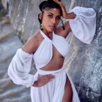 Julia Samantha Edima Instagram - Laissez-vous guider par vos plus belles sensations ce week-end peu importe votre destination 🤍 que la nature vous soit généreuse et pure 🐚🇨🇲 📸 : @_caption12_ Dress : Modeste Alou Direction Artistique : @linprincet #lesplusbellesdestinations #GorgesDeKola #camerounmonbeaupays Gorges De Kola