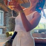 Juliana Paes Instagram - Taormina tem essa cor… essa tonalidade… esse espírito de romance rosa! Vai deixar saudades demais!🌸 Taormina, Sicily
