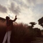 Juliana Paes Instagram - Taormina tem essa cor… essa tonalidade… esse espírito de romance rosa! Vai deixar saudades demais!🌸 Taormina, Sicily