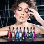 Juliana Paes Instagram - Ainda sem superar o brilho e a refletância do metal like da minha coleção de esmaltes com a Impala! As festas de fim de ano estão chegando, e só penso em como essas cores ficarão incríveis combinadas com os look de natal e ano novo! O champagne super versátil, o vermelho, o verde, o prata então, nem se fala né? E você, já está pensando em qual unha usar? Conta pra mim nos comentários. #impala #queromaisimpala #impalajupaes #jupaesnaestrada #metallike #publi